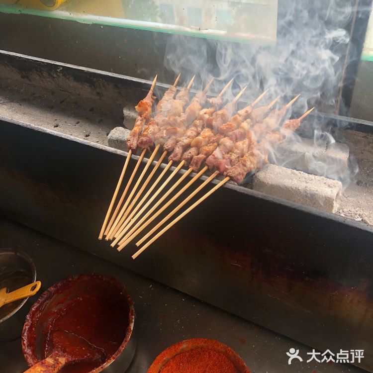 大连新疆维族烤羊肉串的兴盛和衰败