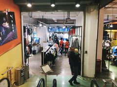 阿迪达斯一楼-五环Outlets(高新工厂店)
