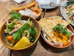 黄咖喱鸡肉配香酥手抓饼-gaga(深圳南山益田假日广场店)