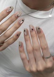 -进巍美甲美睫