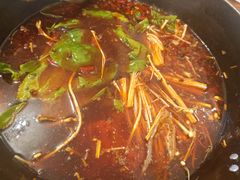 梭边鱼-仔耳朵冷锅鱼蛙芋儿鸡(莲花东路店)