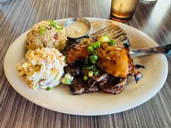 -Highway Inn Kaka'ako