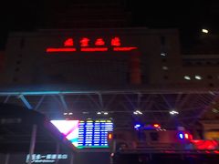 -全家便利店(莲花池东路店)