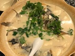 砂锅鱼头-75幢私房菜馆