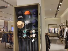 -URBAN REVIVO(济南领秀城贵和购物中心店)