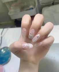 -蜜桃美甲美睫化妆