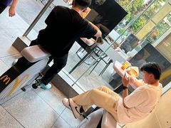 -麦当劳(中二横路店)