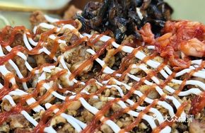 Crispy Chicken and Grilled Meat Bowl