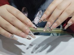 -艾珂·美甲美睫