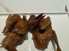 手撕乳鸽-琬苑鸽庄·川粤融合菜(解放碑总店)