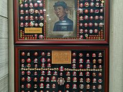 -毛泽东像章珍藏馆