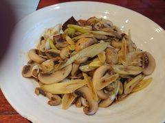 葱爆口蘑-虹泥小厨(南国花园总店)