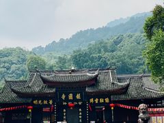 -峨眉山报国寺