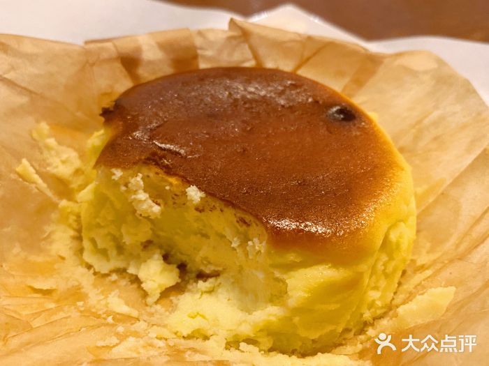 星巴克(泰安万达店)软心巴斯克风情蛋糕图片