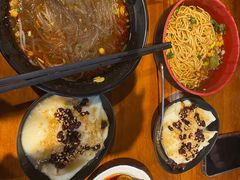 -爆炸头阿姨小四川正宗川味小吃(无任何分店)