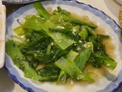 炒凤尾-百年粉蒸牛肉