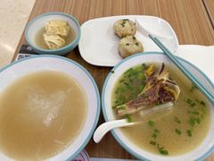 -小杨生煎(金山百联购物中心3楼店)