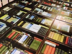 -钟书阁(松江泰晤士小镇店)