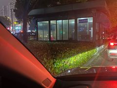 -秀沿路地铁站停车场