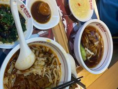 -呷佬·长沙手工米粉(金沙江路店)