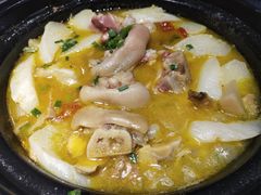 酸萝卜猪蹄煲-印巷里主题餐厅(马鞍山店)