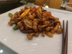 白玉菇炒牛柳-东江渔村·古典园林·30年粤菜老字号(太和店)