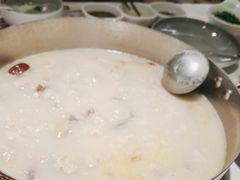 -洪氏嗨捞·广东猪肚鸡·椰子鸡火锅(西咸万象城店)