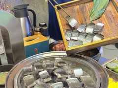 -围炉肉舍•炭烤活鳗•丹东海鲜烤肉(步行街店)