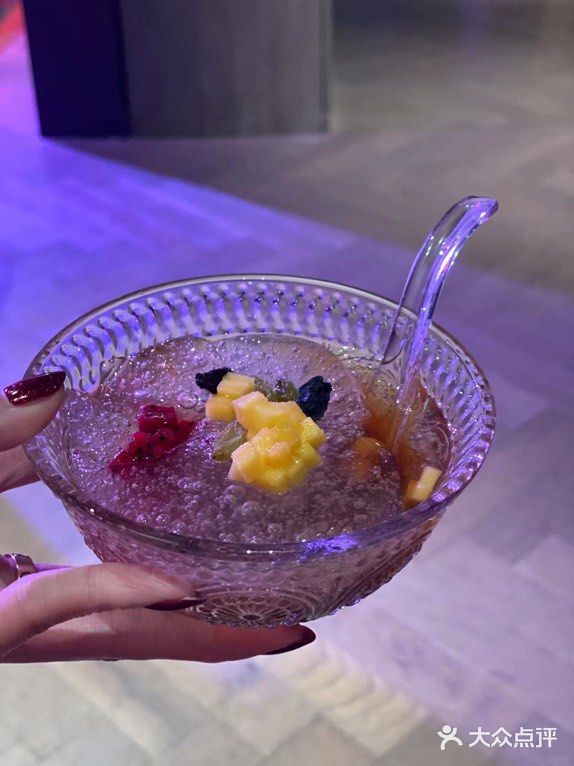 哇哦我竟然在一家饭馆里近距离看了一场川剧变脸....