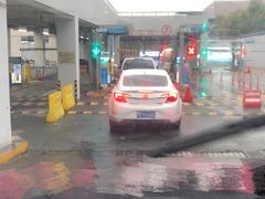 -虹桥火车站-停车场