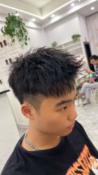 点击看大图 -V8潮牌·接发烫染连锁