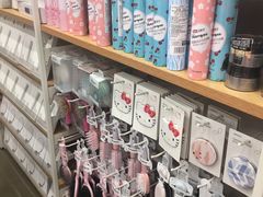 -名创优品(中原万达2F店)