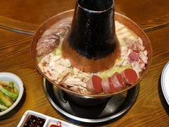 酸菜火锅-奉天掌柜·非遗猪手·笨饺子(崇山路店)