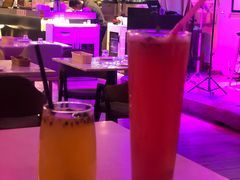 -樱花里音乐餐吧·牛扒椰子鸡(东圃店)