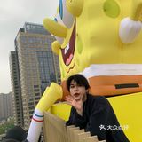 海绵宝宝降落在大悦城楼顶了？