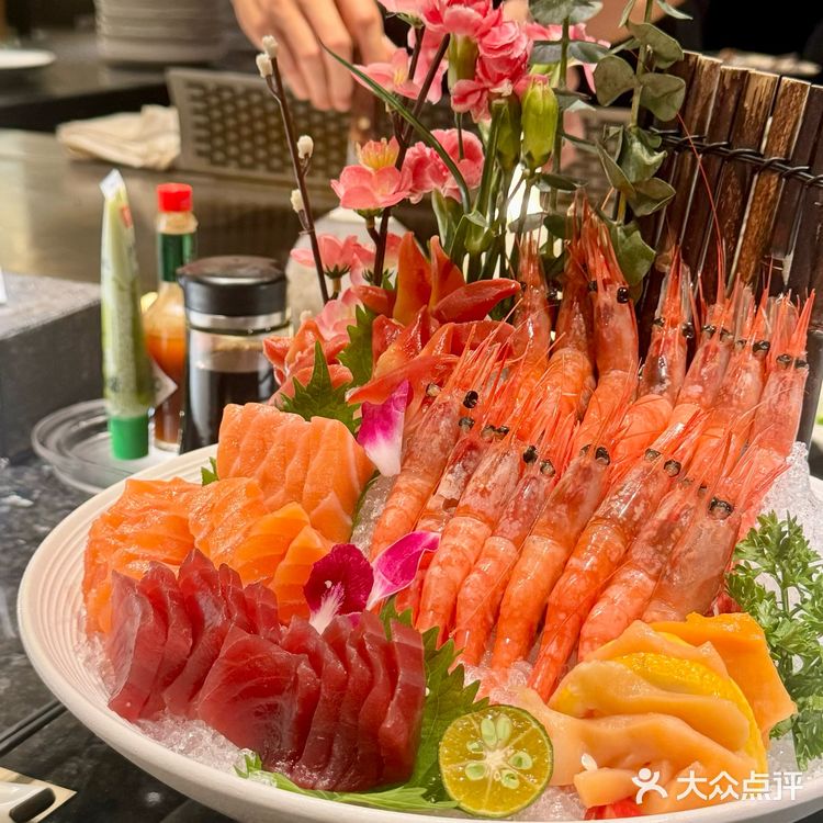 吃吃喝喝最快乐了[礼花]