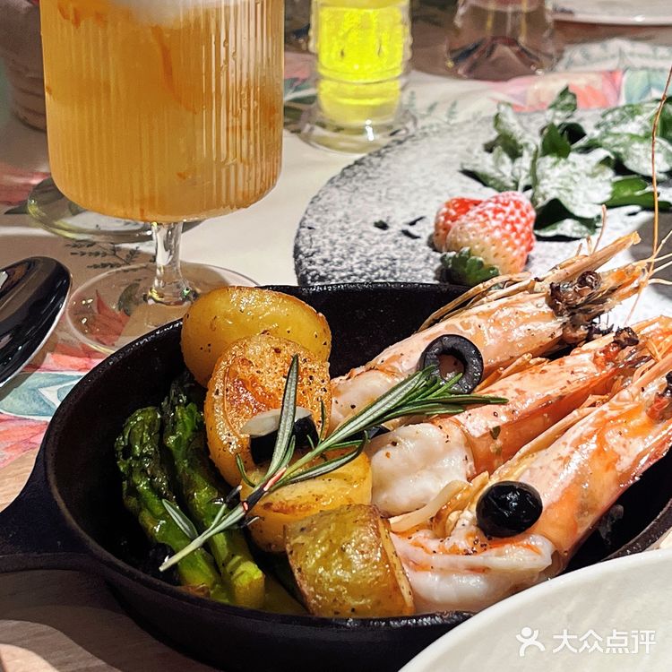 圣诞节约会好去处，就在这家新晋西餐厅🎄