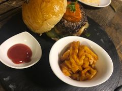 -HIGH FIVE哈福手工汉堡(桂林路店)