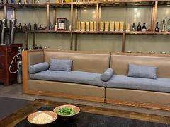 等位区-仁虎老火锅(黄泥磅店)