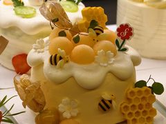 芒果小蜜蜂鲜蛋糕-花花卷卷·鲜食蛋糕(泉屋店)