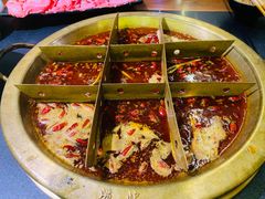 -沸炉重庆老火锅(军事博物馆店)