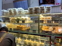 面包甜点陈列柜-白玉兰食品甜凤店(合生汇店)