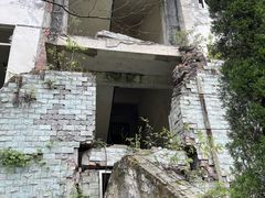 -四川汶川特大地震漩口中学遗址