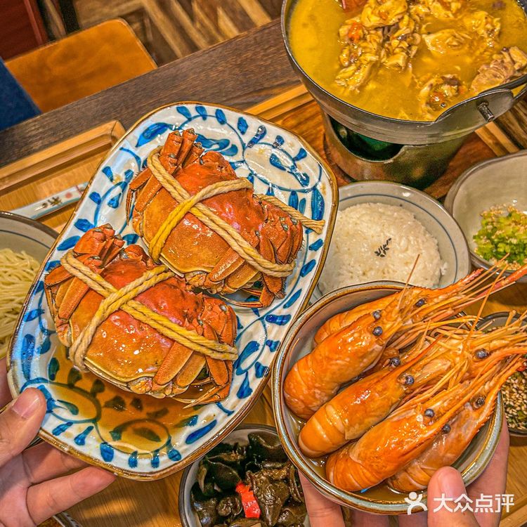 我又来吃蟹三宝啦‼️下雨天的中午竟然还排队