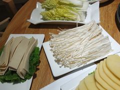 -茸梅路右拐龙虾-农家菜(松江店)
