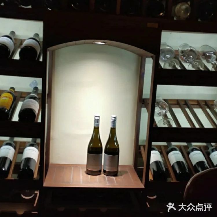 太平路上可通宵畅饮可乐桶的酒吧来咯！