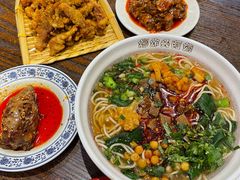-爆炸头阿姨小四川正宗川味小吃(无任何分店)