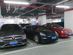 -梅赛德斯奔驰文化中心·停车场