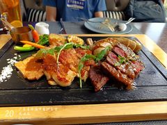 -卡普里披萨·牛扒·下午茶