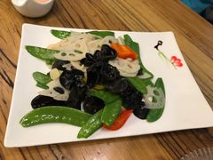 荷塘小炒-YAFEE雅菲·粤菜·湘菜·融合菜(魏公村店)